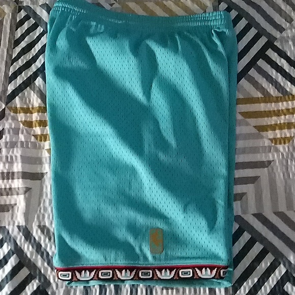 Vancouver Grizzlies Basketball Shorts - Picture 3 of 4